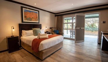 Luxury Room | Queen Bed | Bed & Breakfast Accommodation In Windhoek | Arebbusch Travel Lodge