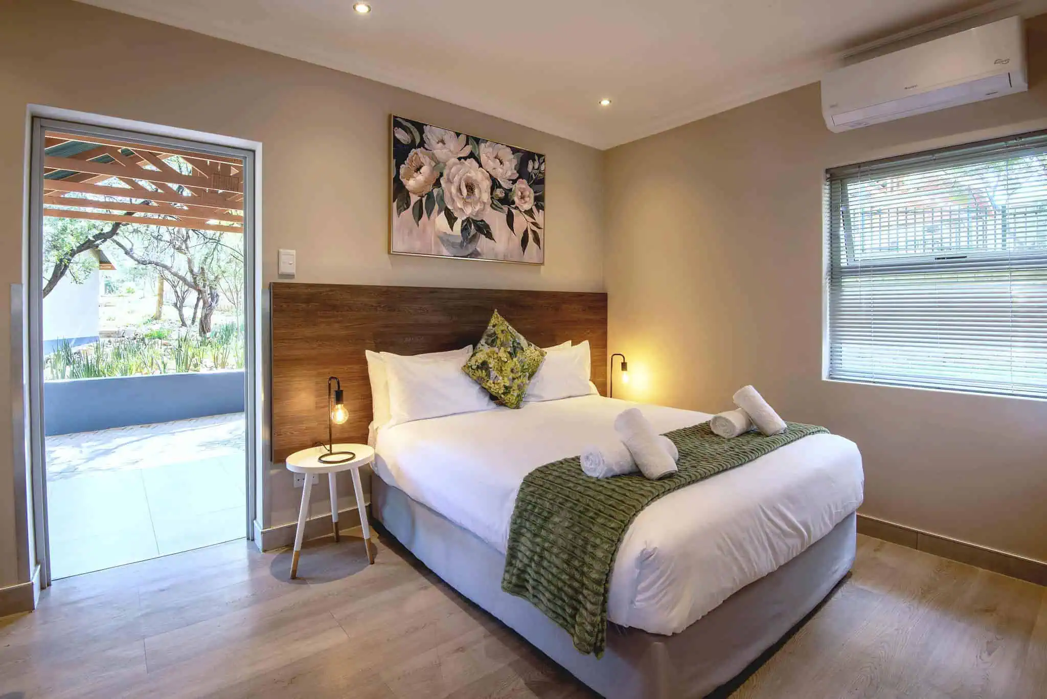 Small Self-Catering Chalet | 1 Queen Bed Small Self-Catering Chalet | 1 Queen Bed